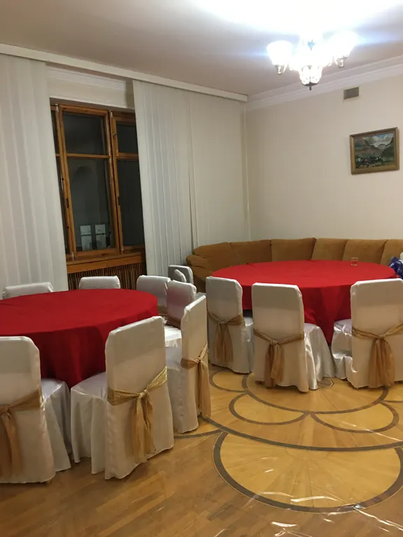 Большой уютный загородный дом с садом