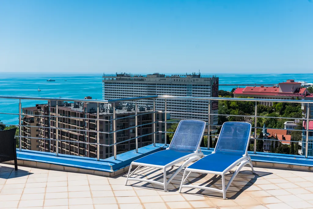 Студия с бассейном - вид на море