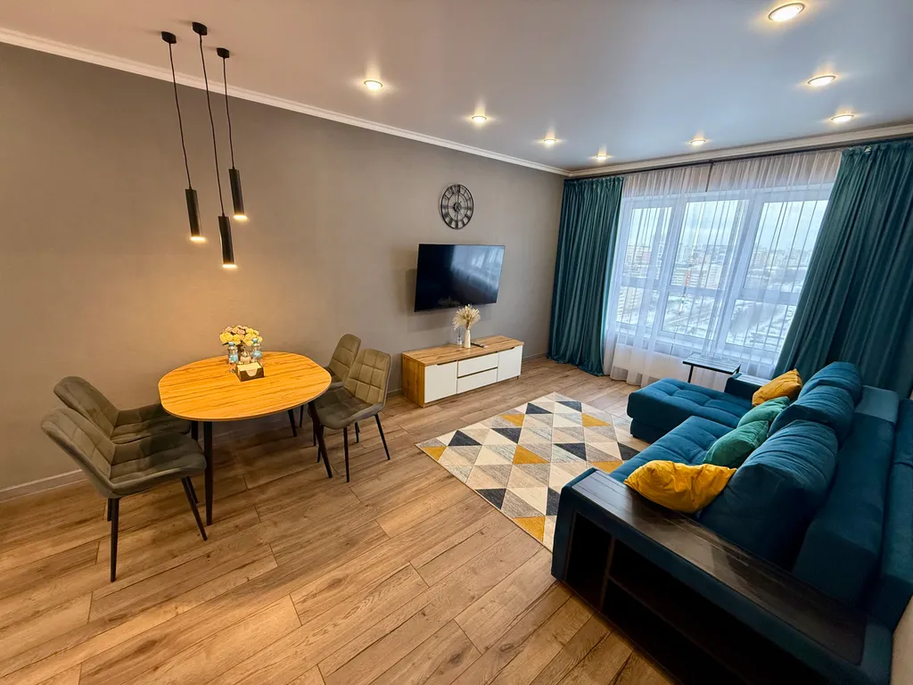 Отличная квартира в живописном месте города с видом на лес и город