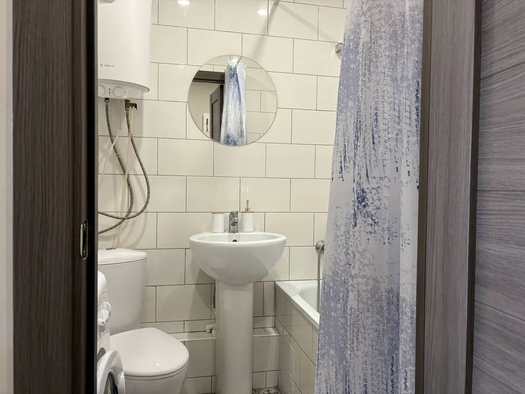 Студия с видом на город