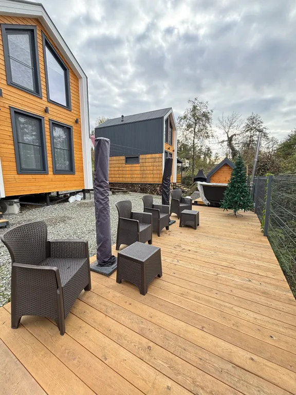 Дом с видом на море в лесу