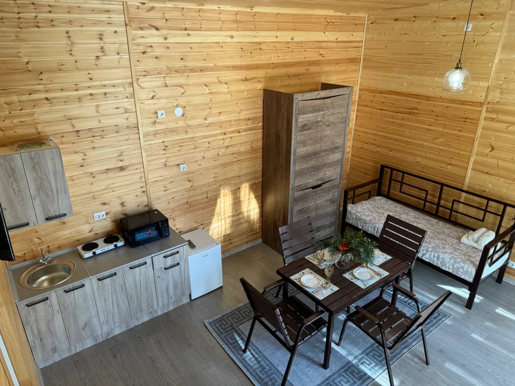 Коттедж в лесу рядом с рекой