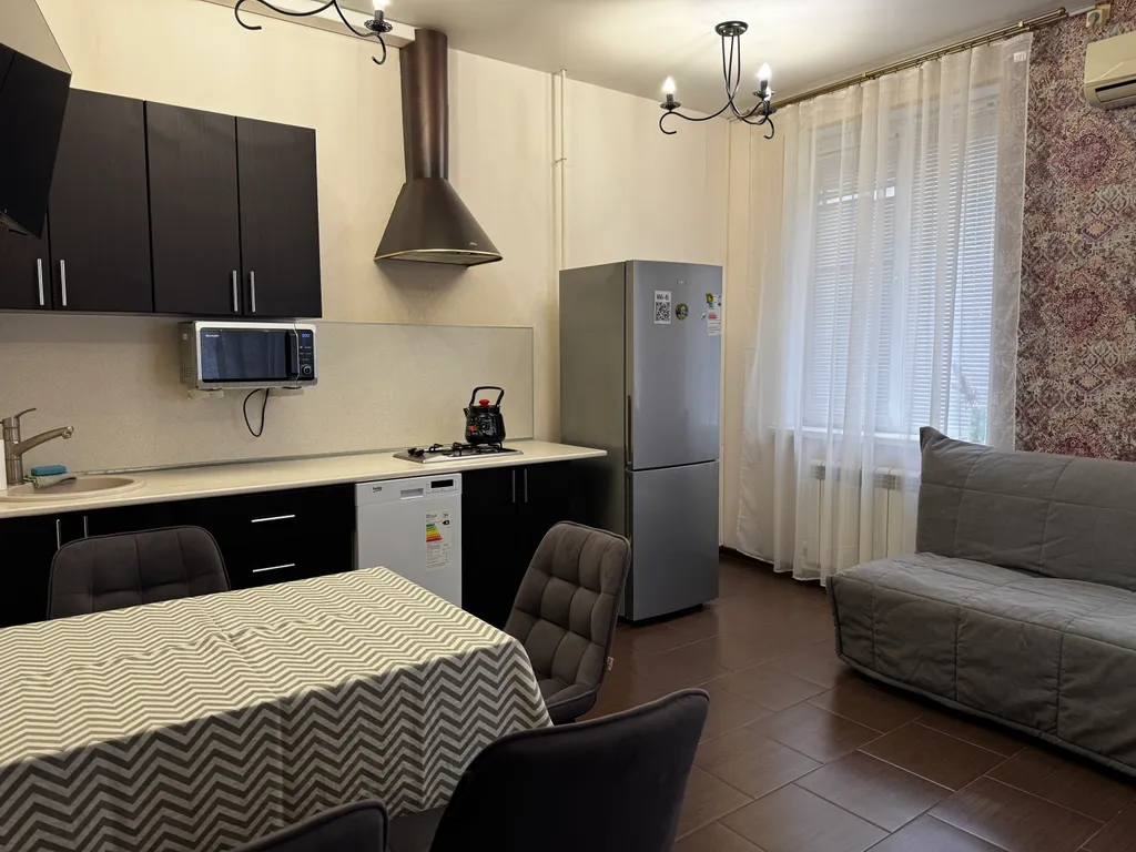 Квартира Квартира Апартамент с кухней в частном доме у набережной — Геленджик