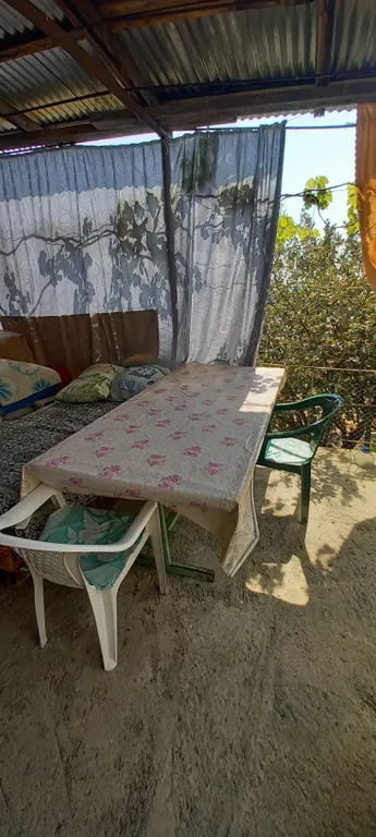 Комната в частным доме с видом в сад