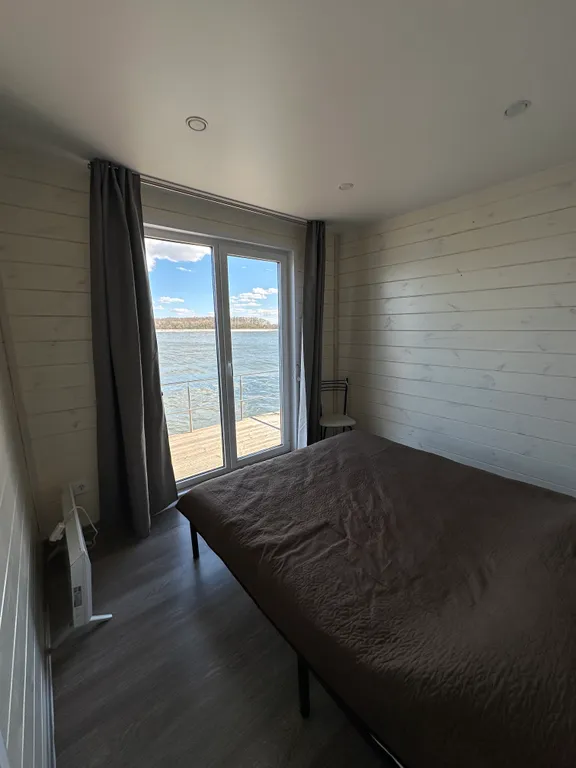 Дом на воде с баней