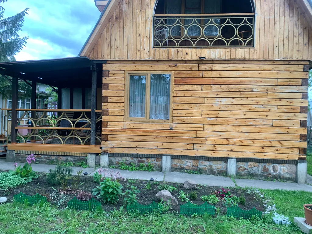 Живописный дом на природе недалеко от города