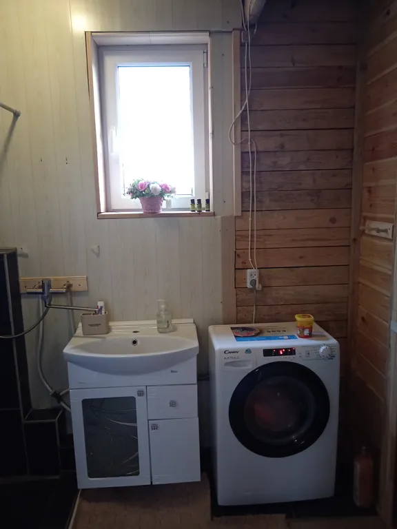 Тихий дом на берегу пруда