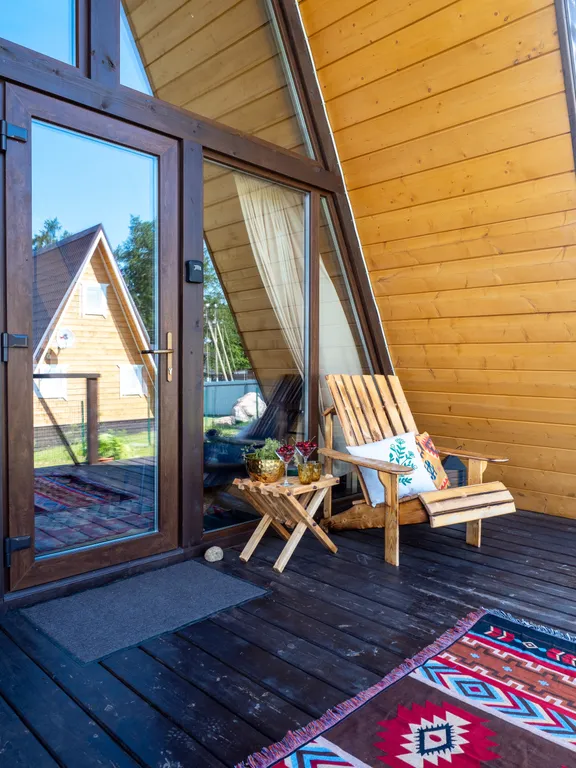 Уютный дом у озера