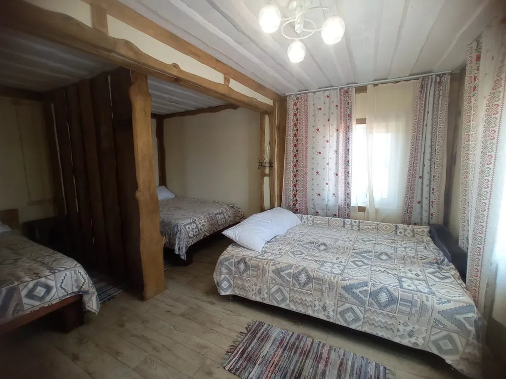 Загородный дом с видом на озеро