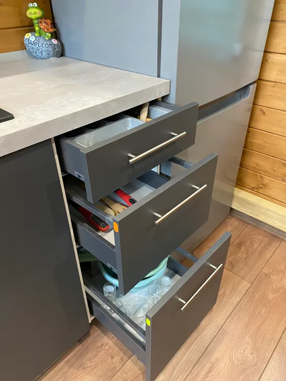 Дом у реки со своим мостком