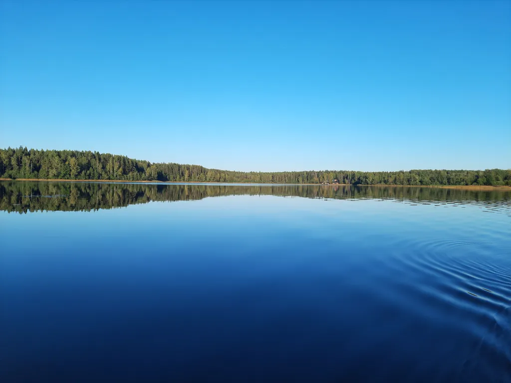 Домик с видом на озеро