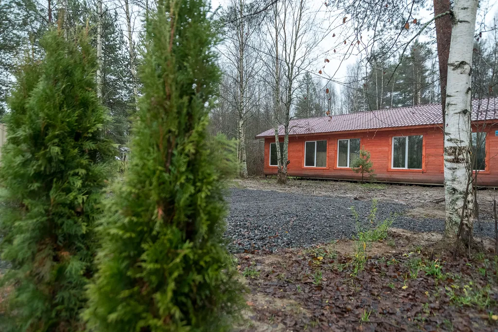 Коттедж Дом с камином, сауной и панорамными окнами — Стеклянный