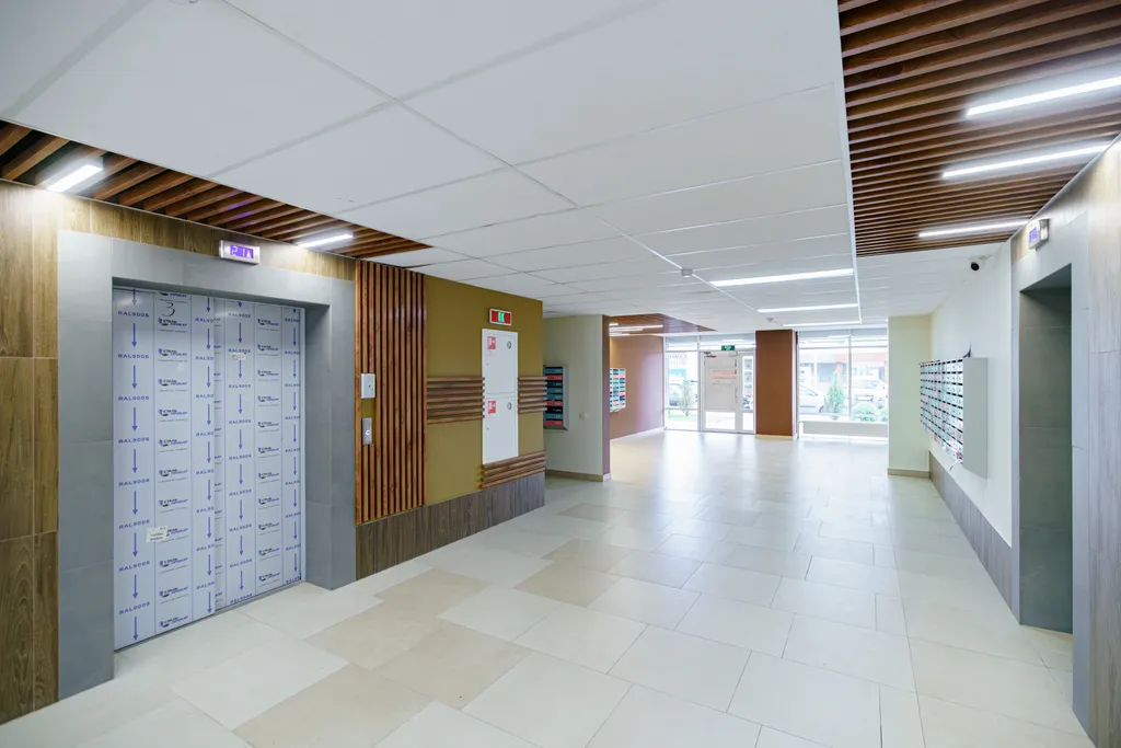 Студия Брутальный лев с панорамным видом на набережную реки