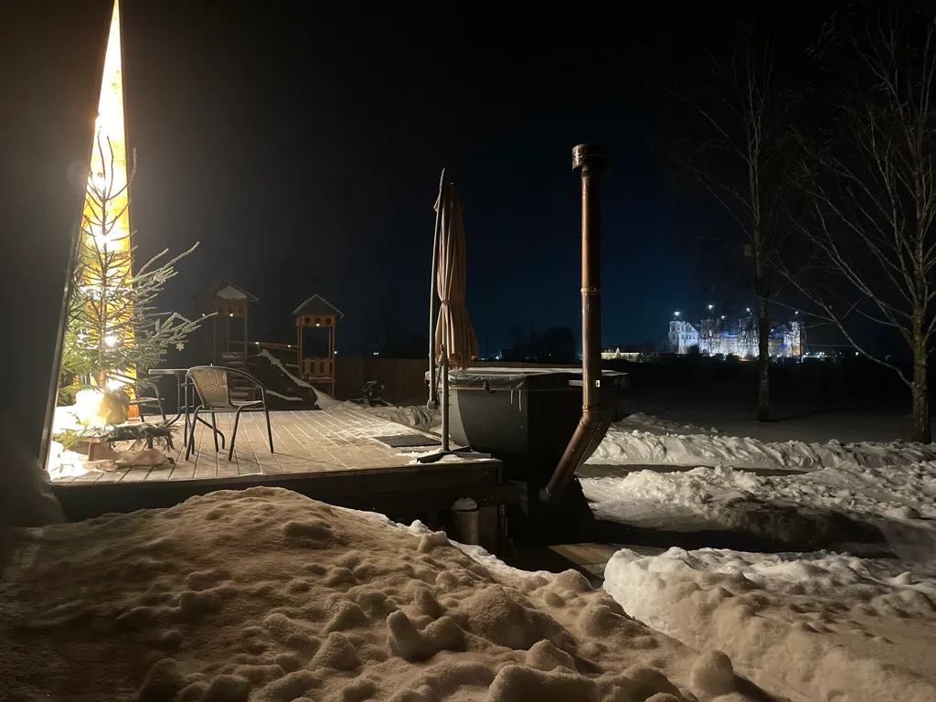 Дом А фрейм с видом на Мирский замок