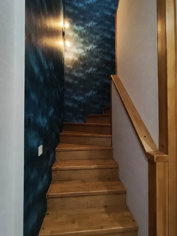 Двухкомнатная двухэтажная квартира в центре города