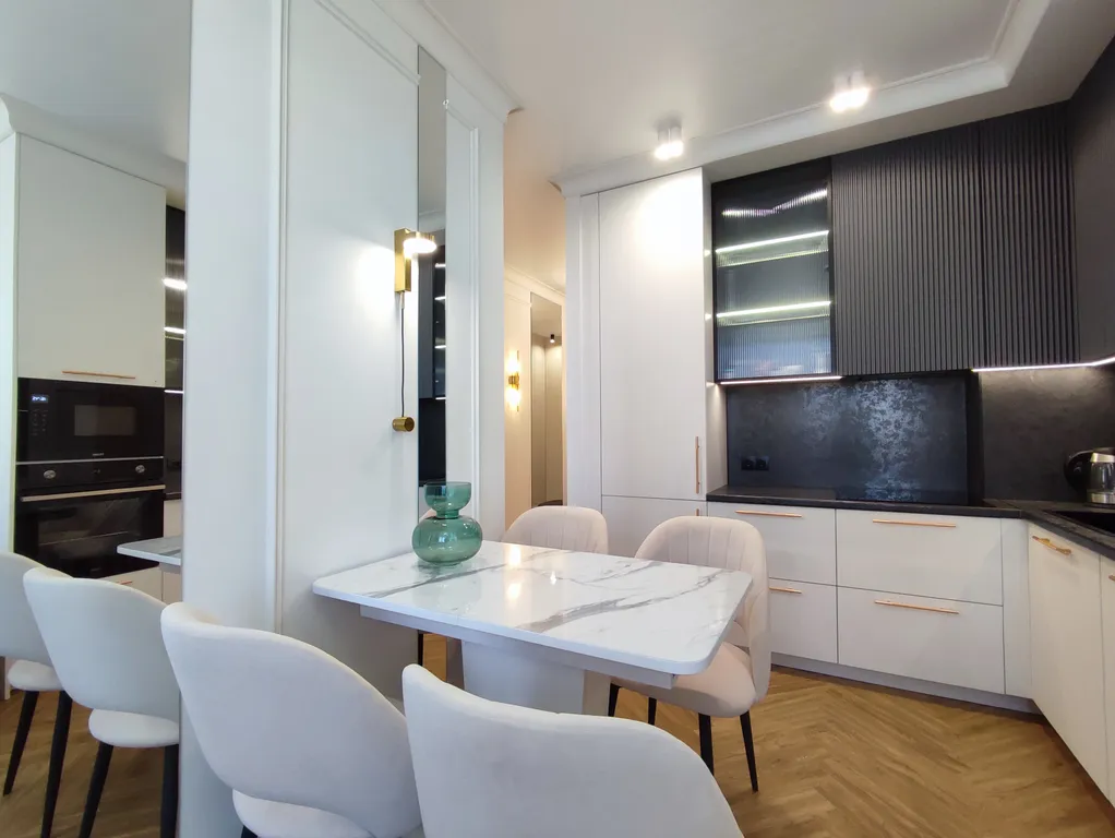 Современные, яркие апартаменты