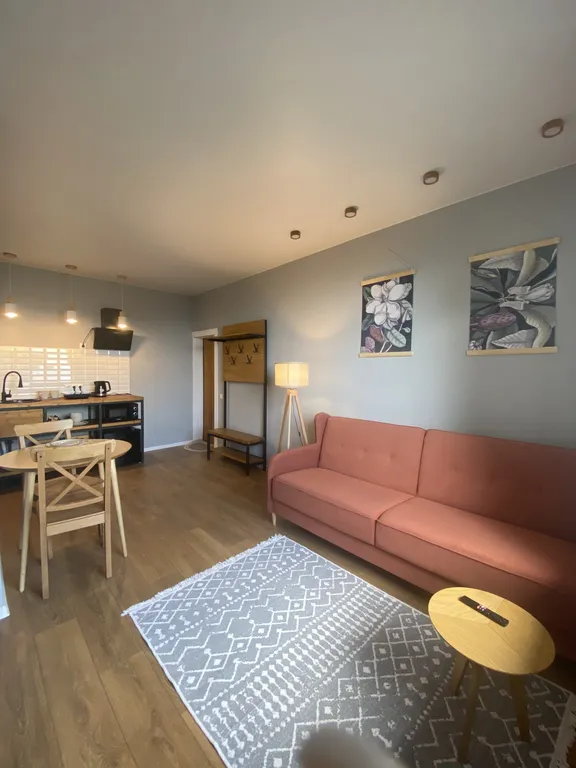 Уютная локация под платаном