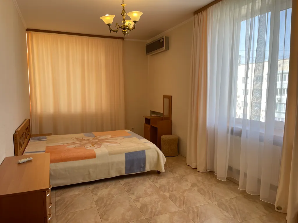 Уютная 4-х комнатная квартира в центре Евпатории с видом на море