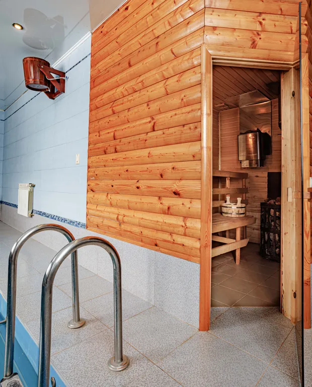 Коттедж с бассейном и сауной