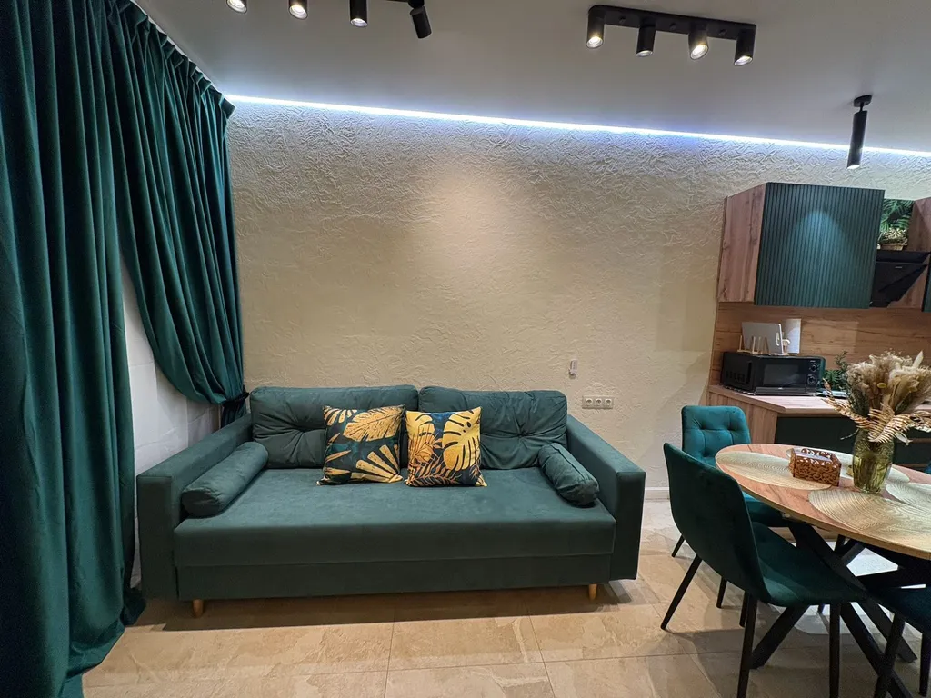 Видовая студия с изолированной комнатой на Береговой