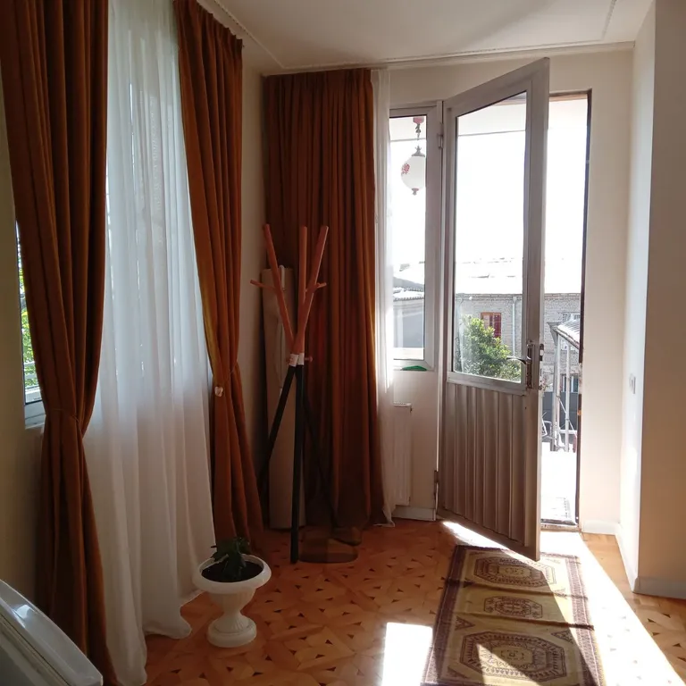 Флигель с балконом в саду