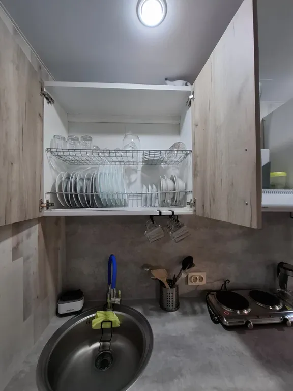 Уютный, комфортный для проживания на берегу озера, в зелени и тишине