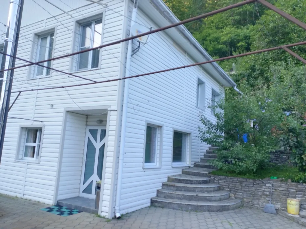 Уютный дом с видом на горы