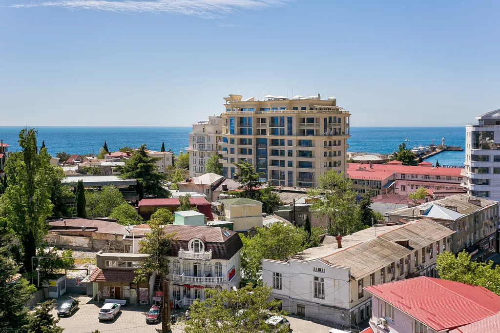 В самом центре с видом на море
