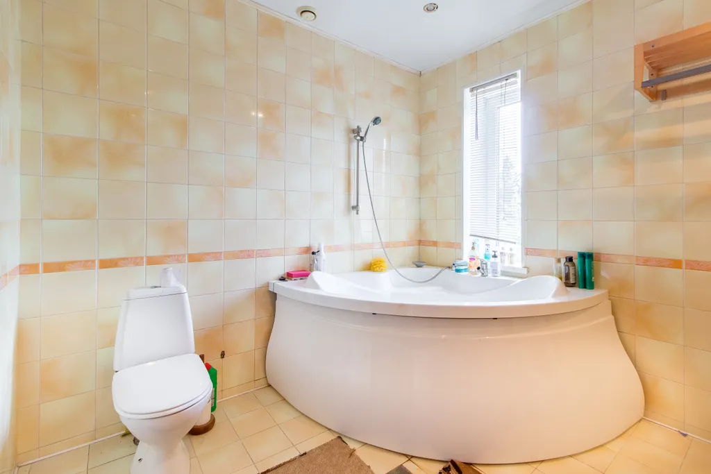 Уютный дом на берегу озера