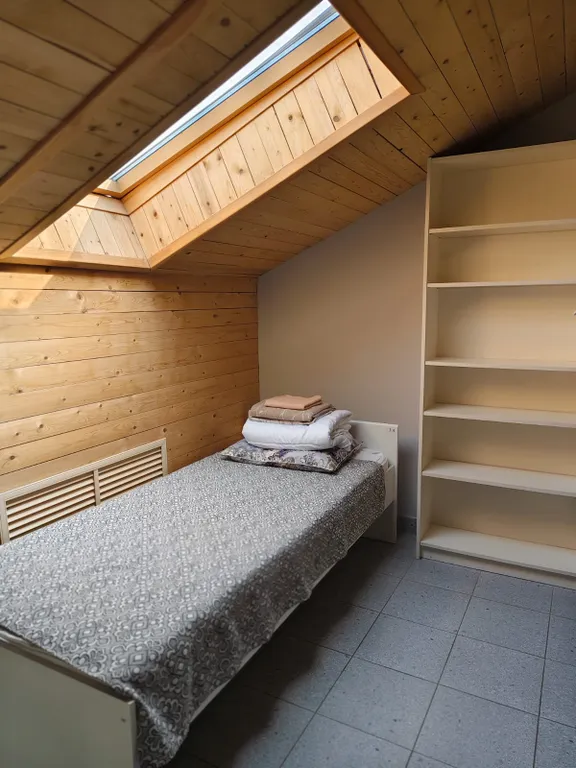 Семиместный номер с общей ванной комнатой