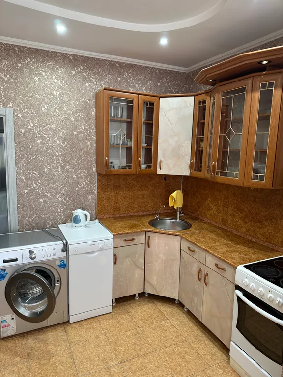 Трёхкомнатная квартира в центре города — аренда посуточно в Нягань