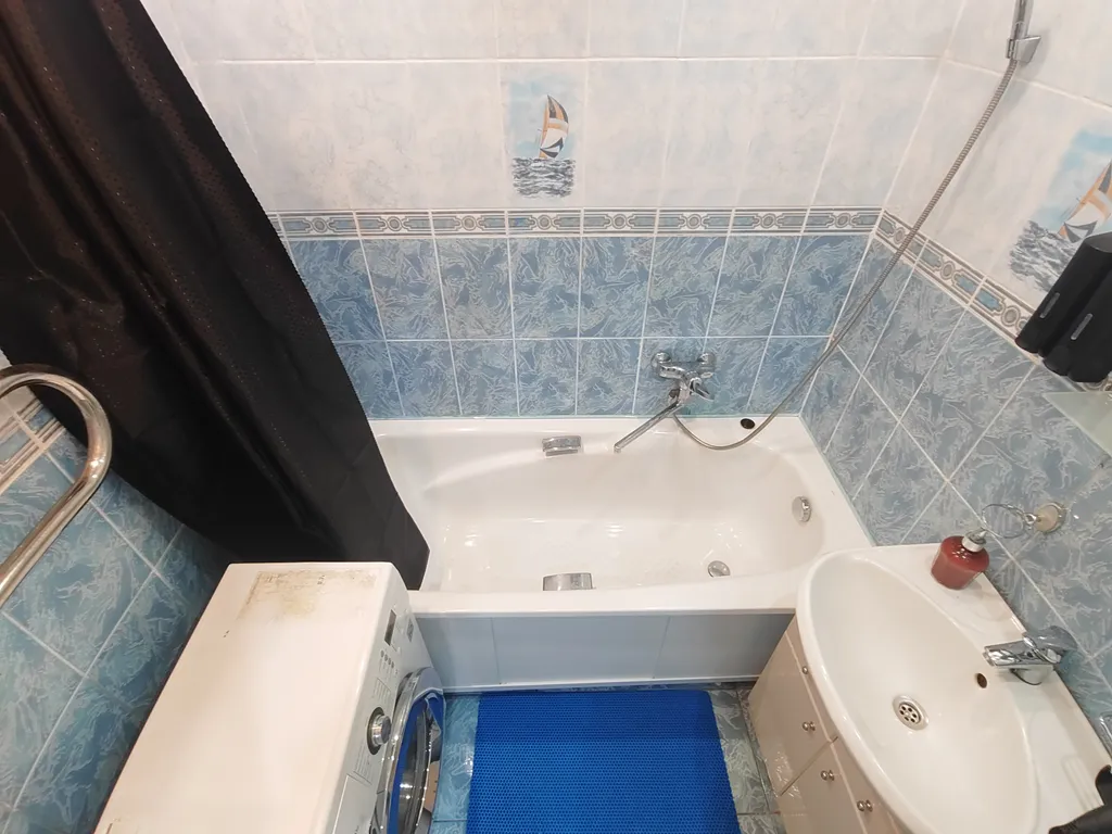 Трёхкомнатная квартира с раздельными комнатами, балконом и лифтом