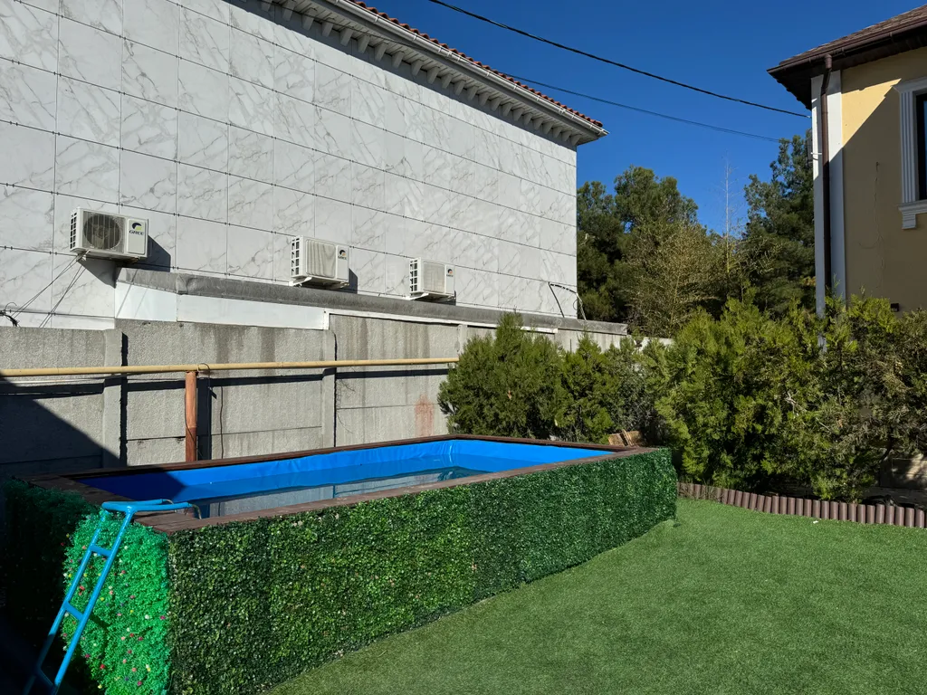 Дом с баней, бассейном и мангалом