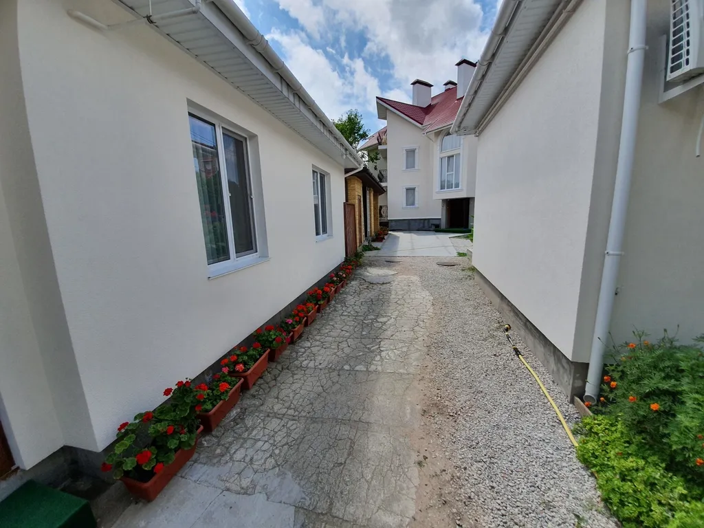 Жилье со своей кухней в частном секторе возле кинотеатра ракета