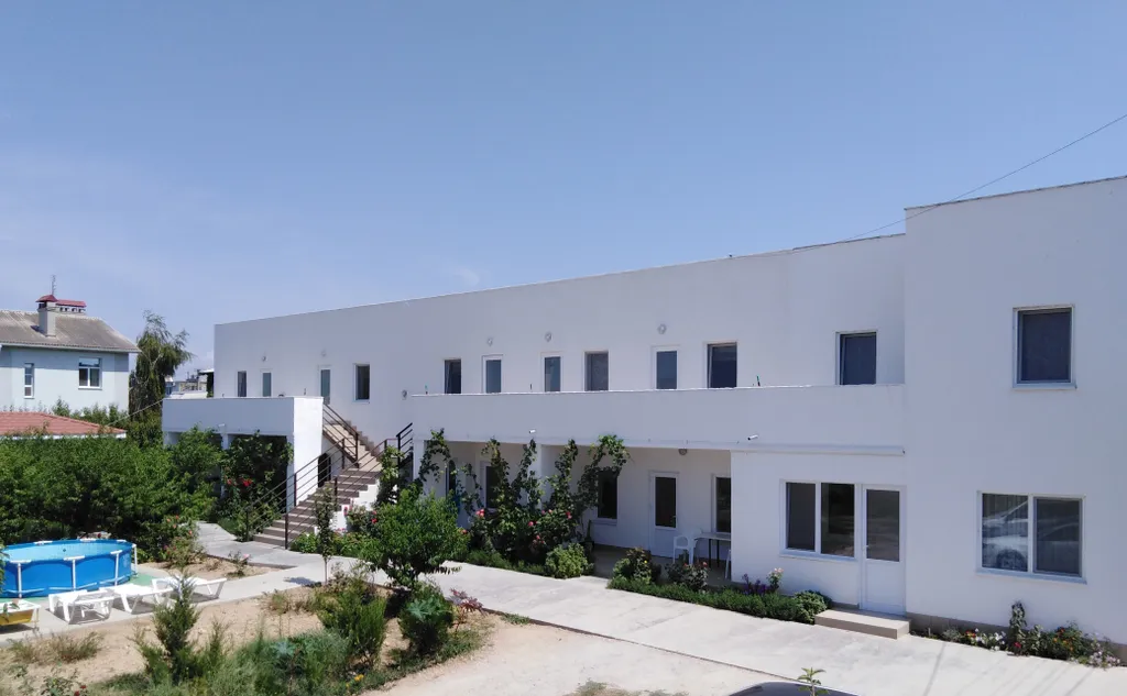 Квартира Апартаменты двухкомнатные, пятиместные, первый этаж — аренда посуточно в Заозёрное