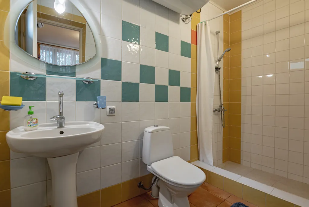 Уютный домик с двориком в центре города у моря