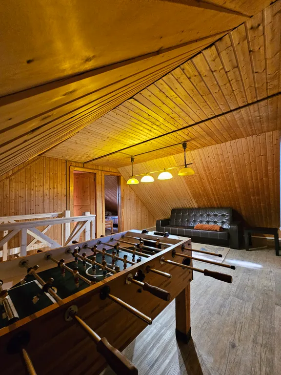 Просторный дом с баней и живым камином