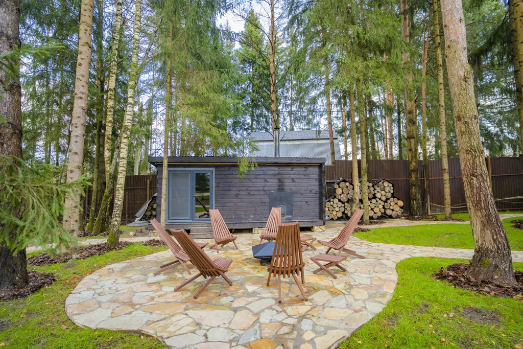 Дом для двоих в сосновом лесу