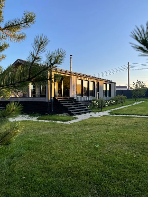 Дача в лесу с панорамными окнами