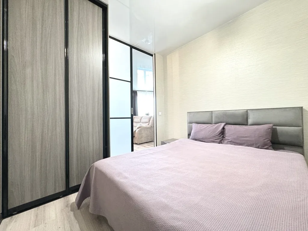 2-комнатная квартира с балконом и видом на реку рядом с Кузбасс-Арена