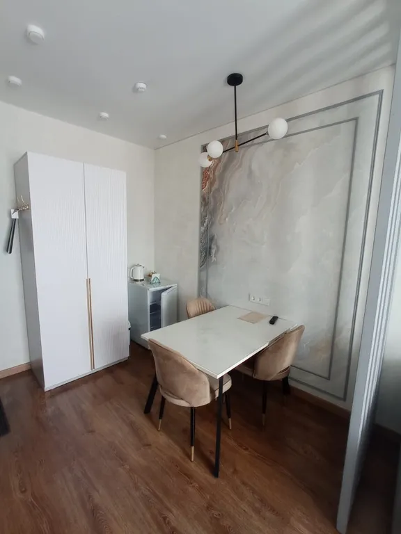 Полулюкс 2-местный с двуспальной кроватью + диван