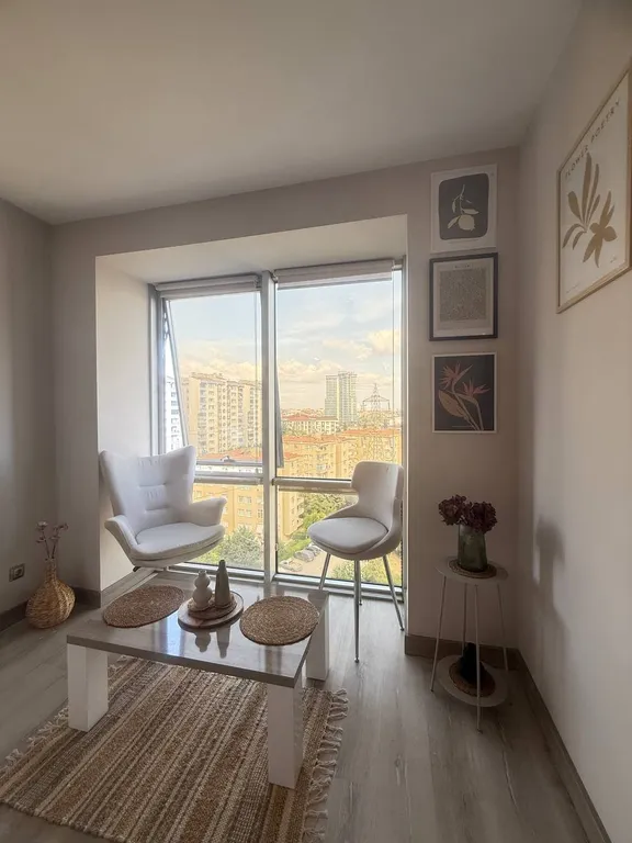 Studio apt with pool and gym near metrobus station