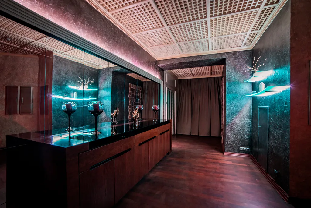 Дом-замок в Москве! Спа-зона, барбекю-зона внутри, караоке, кинозал...