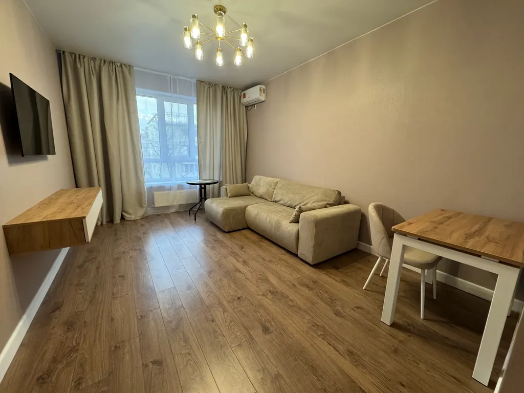 Современная, уютная квартира у парка, с прекрасным видом на море