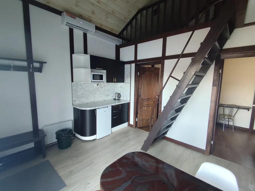 Дом на берегу озера