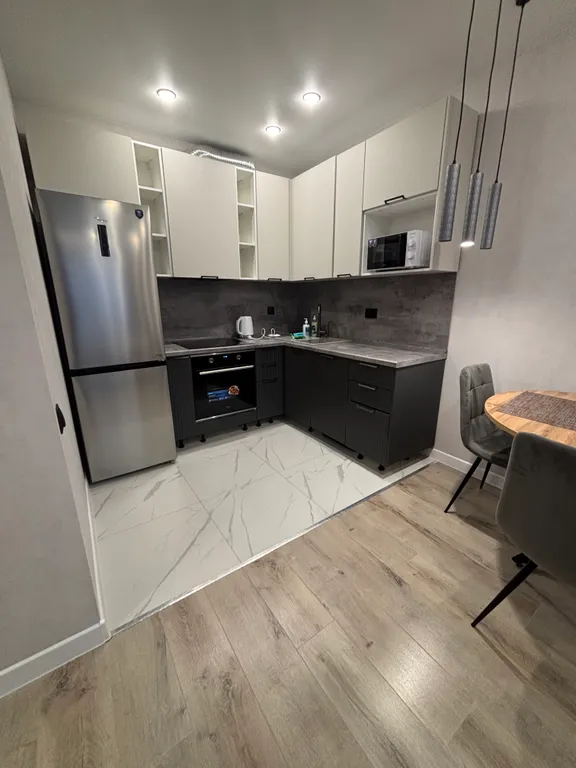 Евро-двушка у ТРЦ Макси