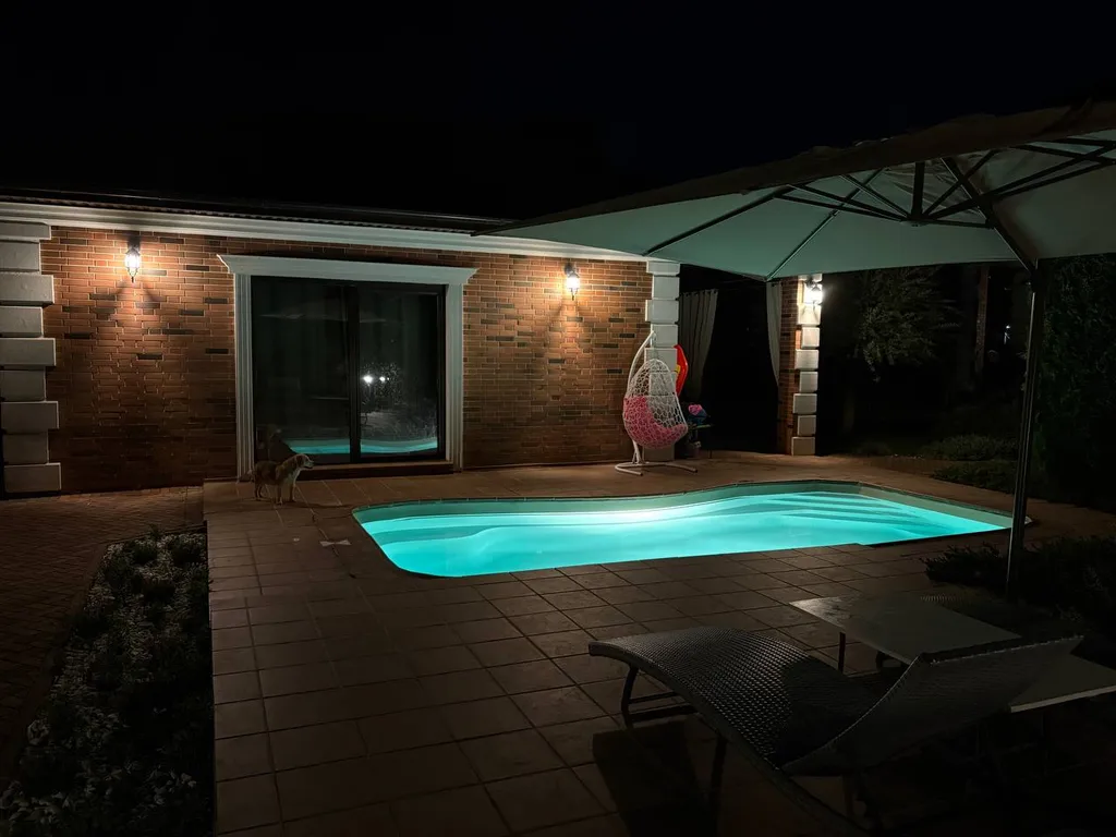 Дом в горах на берегу реки