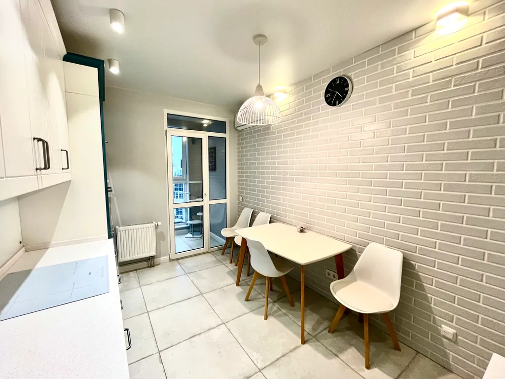 Видовая двухкомнатная квартира в центре города