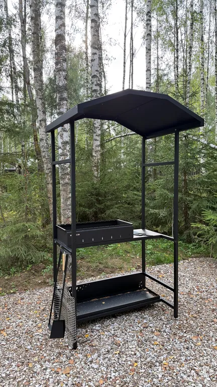 Панорамный дом в окружении леса с сауной