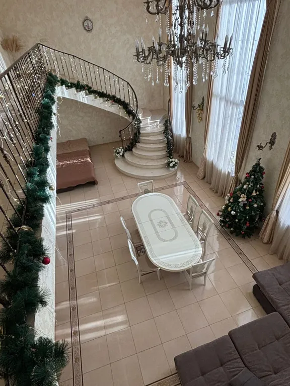 Дом с бассейном